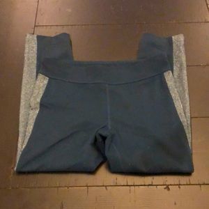 Under Armour Green Capri Leggings Sz XS